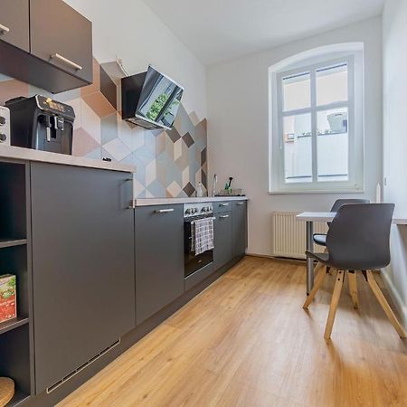 Modernes Apartment - Zentral, Ruhig, Wlan, Netflix, Kueche, Schreibtisch, Parkplatz, Waschtrockner كوتبوس المظهر الخارجي الصورة
