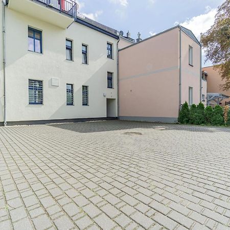Modernes Apartment - Zentral, Ruhig, Wlan, Netflix, Kueche, Schreibtisch, Parkplatz, Waschtrockner كوتبوس المظهر الخارجي الصورة
