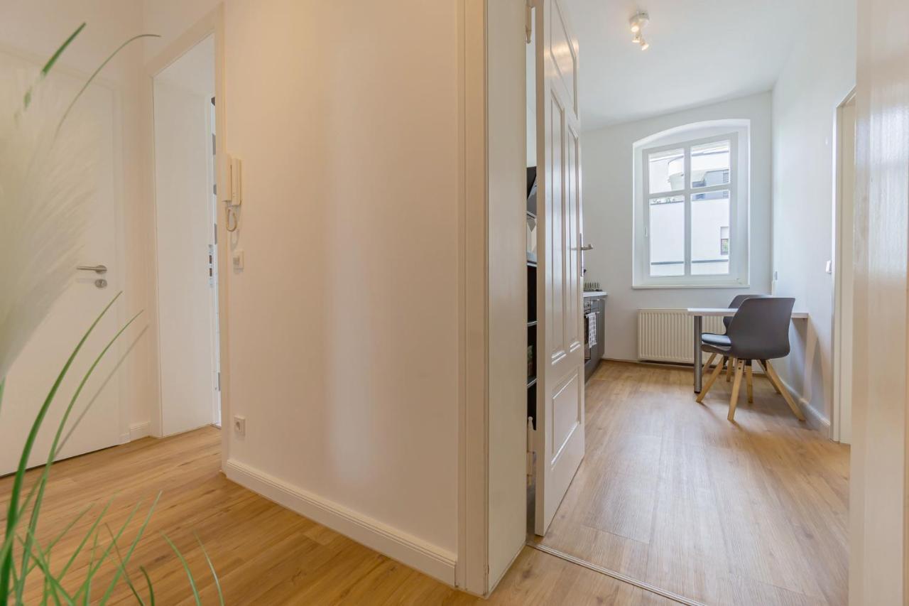 Modernes Apartment - Zentral, Ruhig, Wlan, Netflix, Kueche, Schreibtisch, Parkplatz, Waschtrockner كوتبوس المظهر الخارجي الصورة