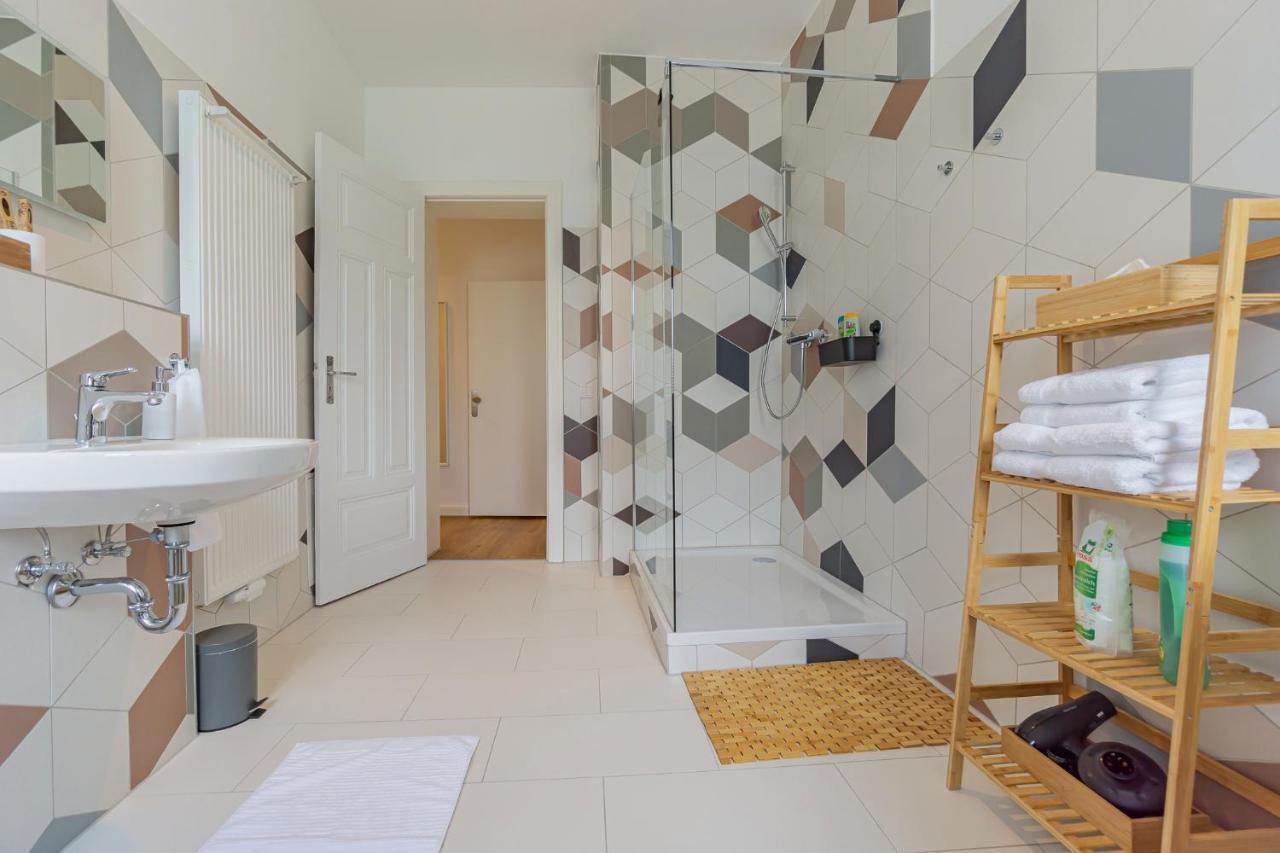 Modernes Apartment - Zentral, Ruhig, Wlan, Netflix, Kueche, Schreibtisch, Parkplatz, Waschtrockner كوتبوس المظهر الخارجي الصورة
