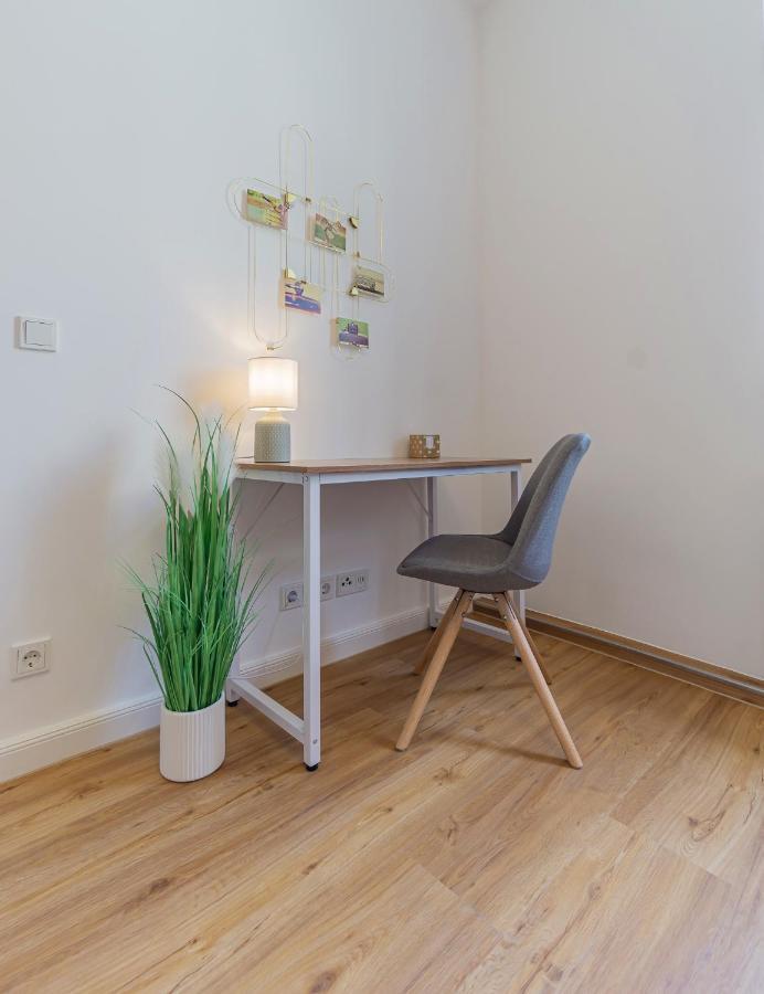 Modernes Apartment - Zentral, Ruhig, Wlan, Netflix, Kueche, Schreibtisch, Parkplatz, Waschtrockner كوتبوس المظهر الخارجي الصورة